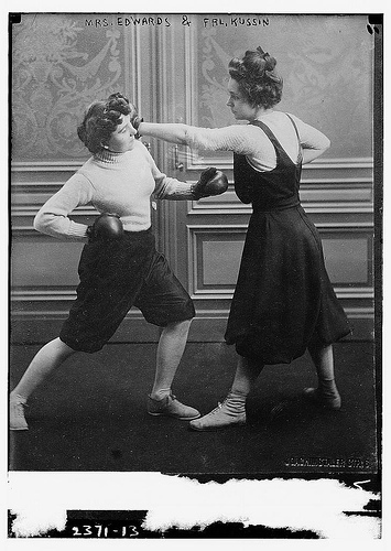Mrs. Edwards & Frl. Kussin (boxing)